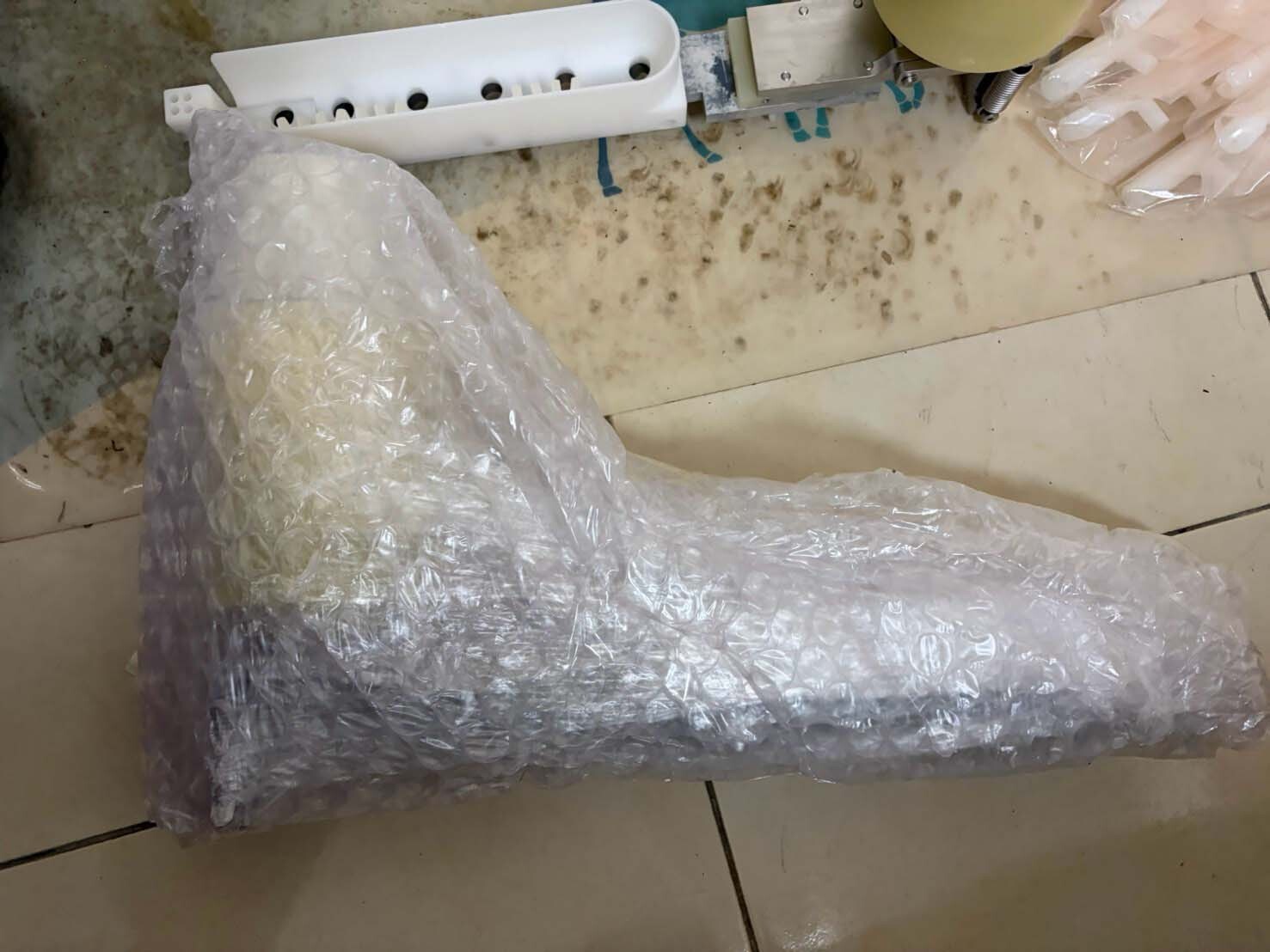 Photo Used VARIOUS Lot of spare parts For Sale