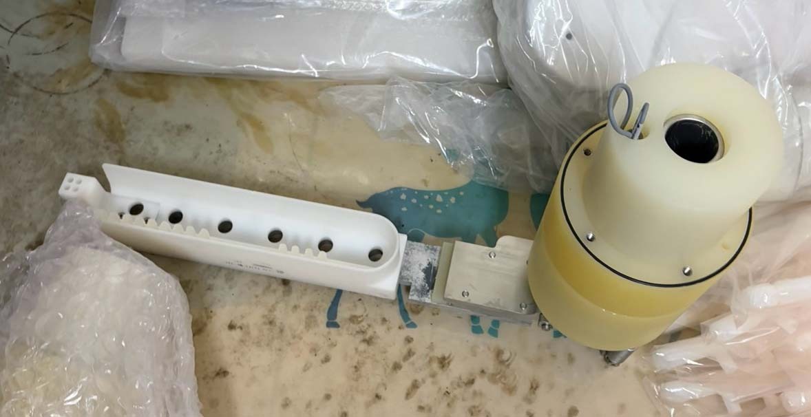 Photo Used VARIOUS Lot of spare parts For Sale