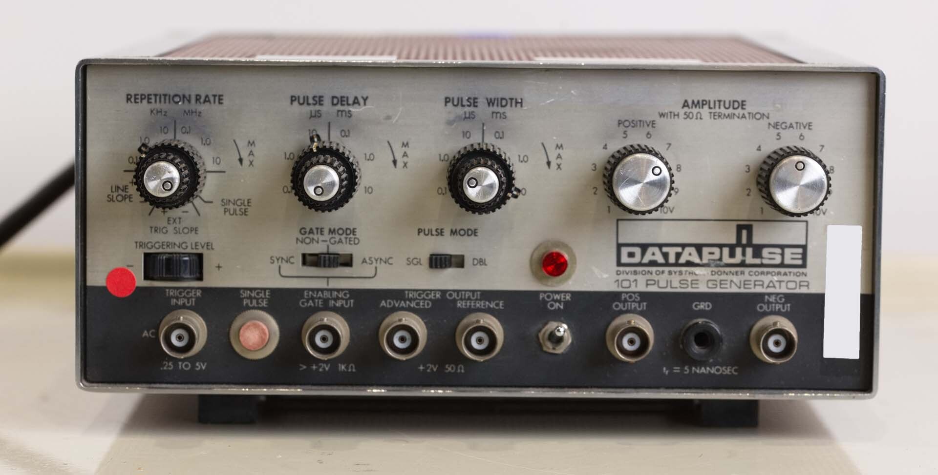 Photo Used VARIOUS Lot of equipment For Sale
