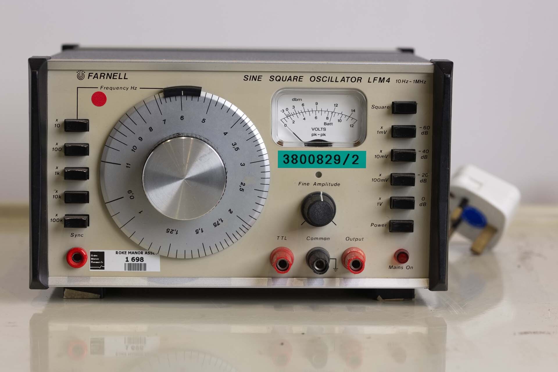 Photo Used VARIOUS Lot of equipment For Sale