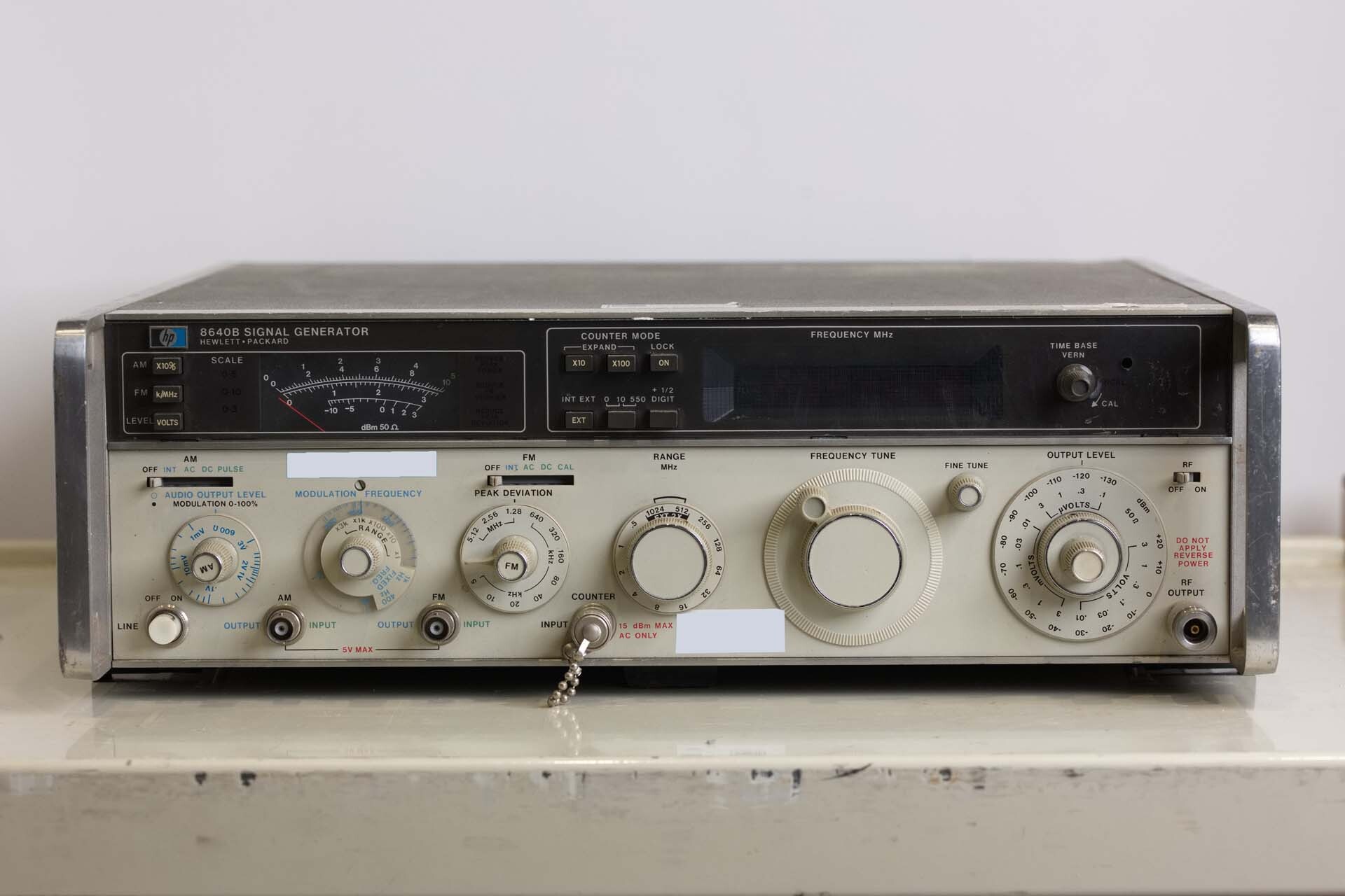 Photo Used VARIOUS Lot of equipment For Sale