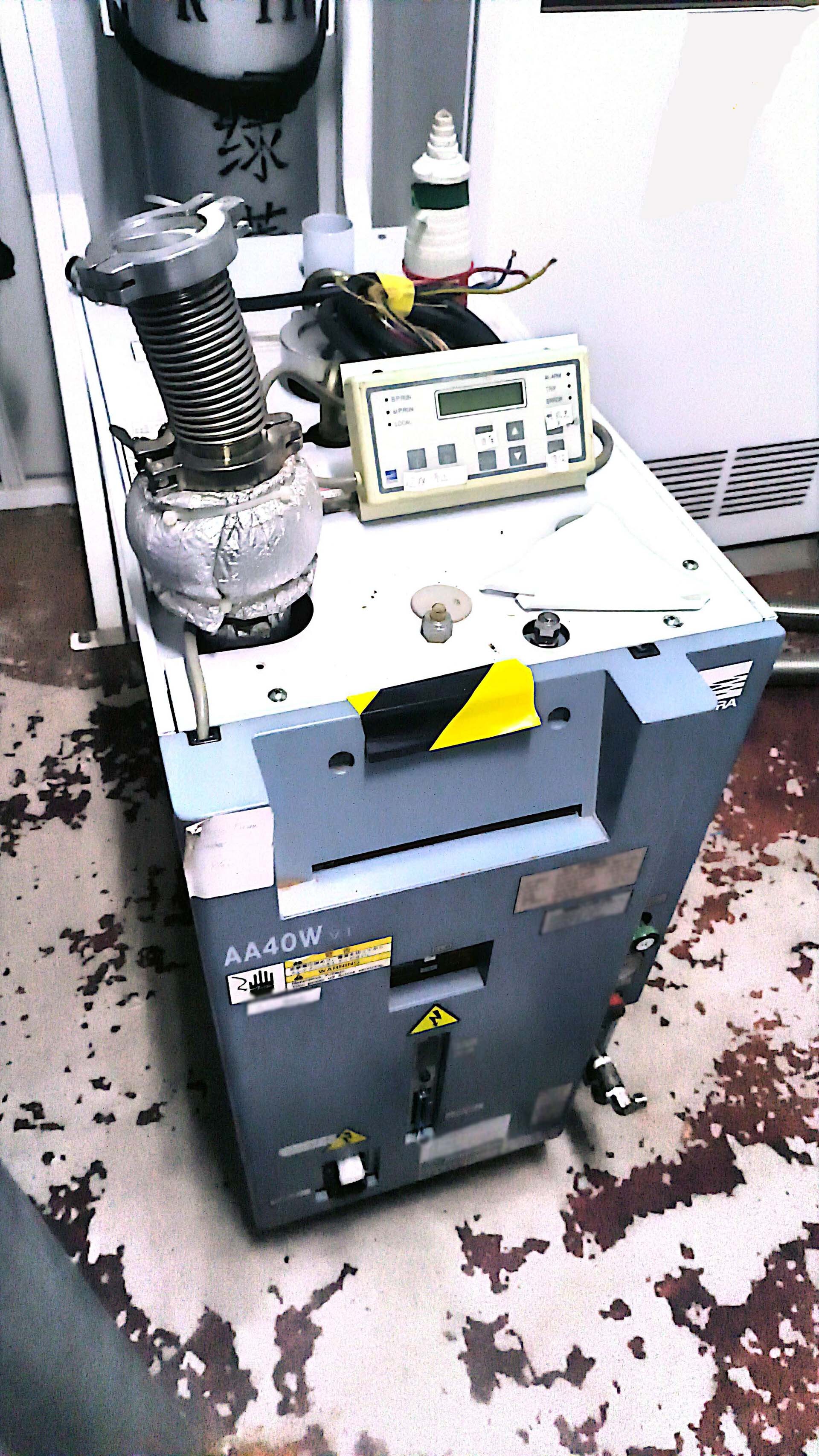 Photo Used VARIOUS Lot of lab equipment and accessories For Sale