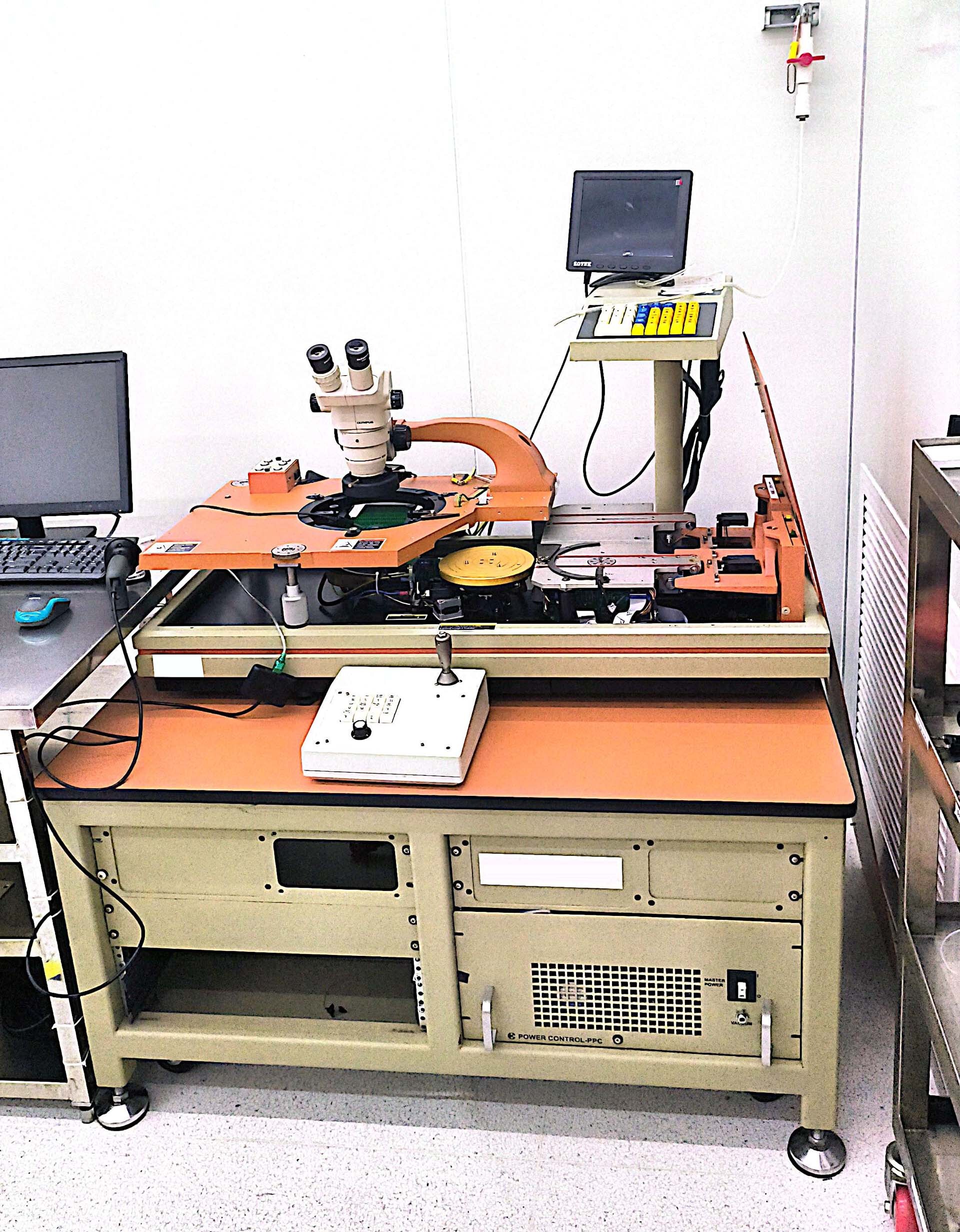 Photo Used VARIOUS Lot of lab equipment and accessories For Sale