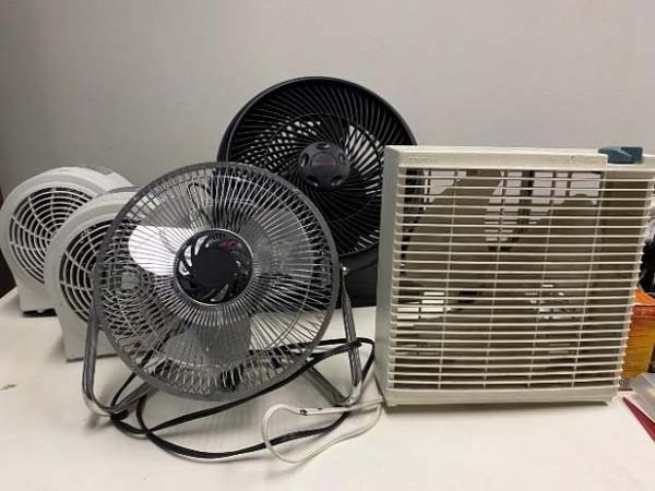 图为 已使用的 VARIOUS Lot of (5) fans 待售