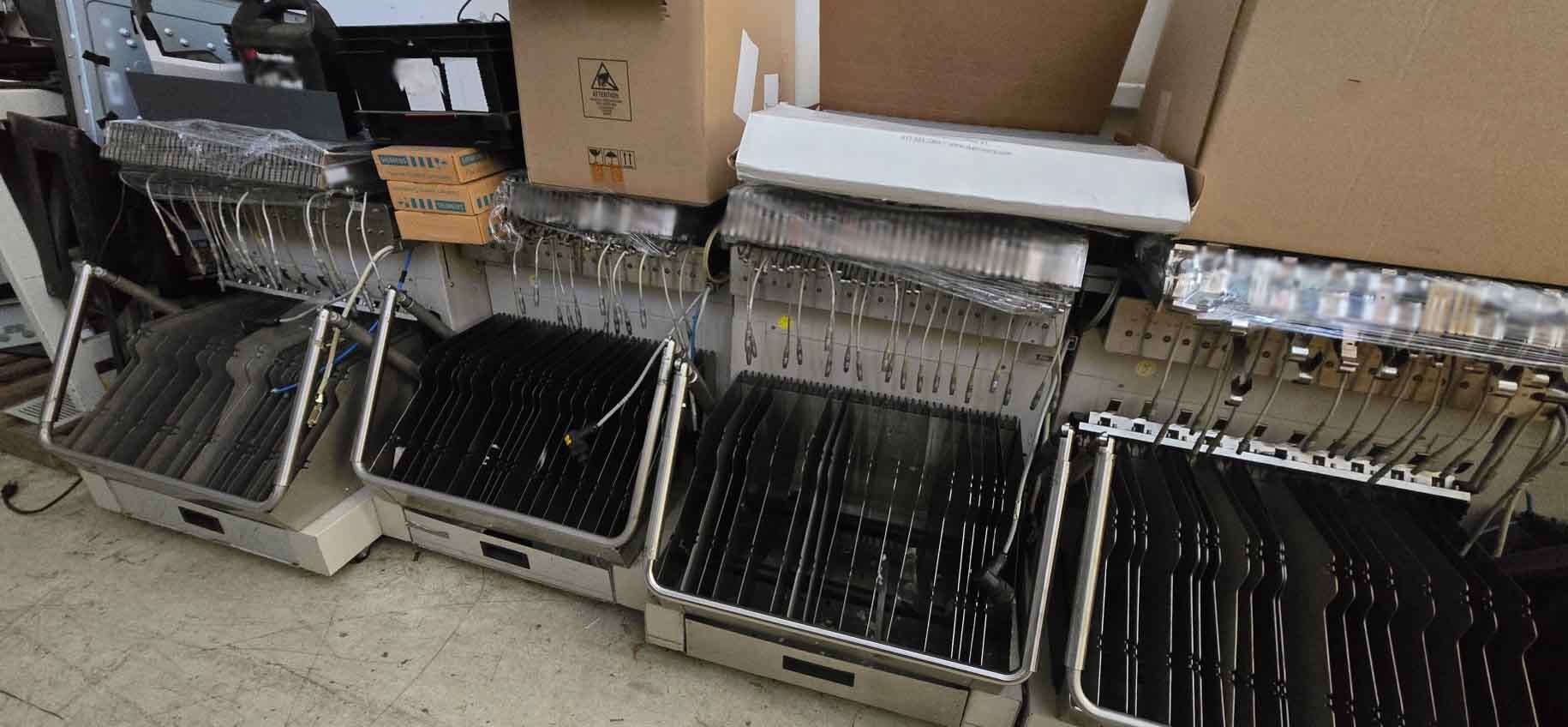 Photo Utilisé VARIOUS Lot of feeders and tables À vendre