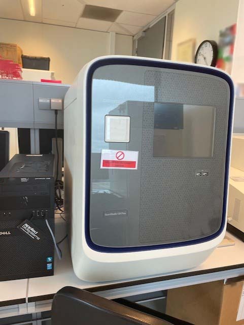 Foto Verwendet VARIOUS Lot of lab equipment and accessories Zum Verkauf