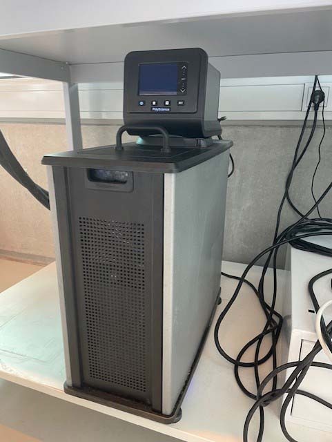 Foto Verwendet VARIOUS Lot of lab equipment and accessories Zum Verkauf