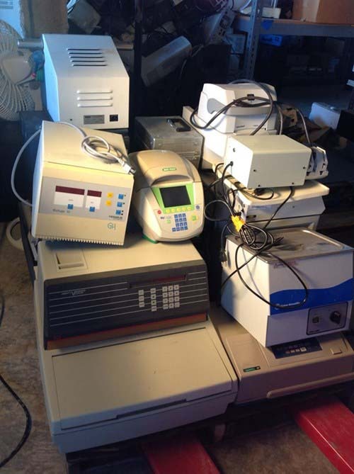 Photo Used VARIOUS Lot of (15) Lab equipments For Sale