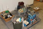 Foto Verwendet VARIOUS Lot of misc laboratory equipment Zum Verkauf