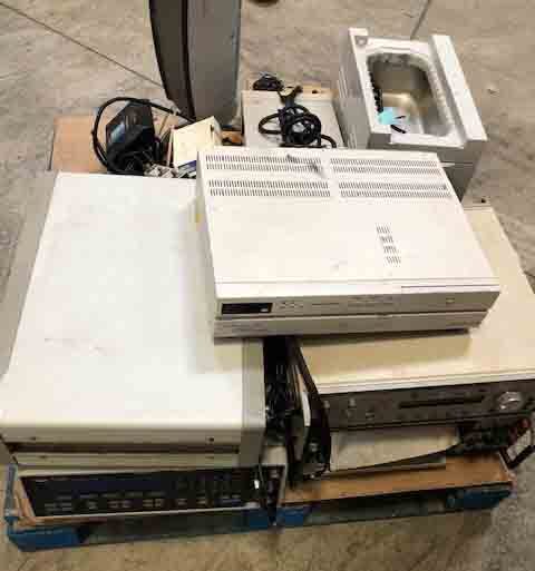 Photo Used VARIOUS Lot of laboratory equipment For Sale