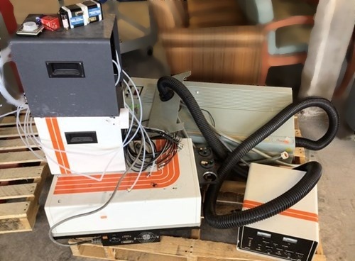 Photo Used VARIOUS Lot of laser equipment For Sale