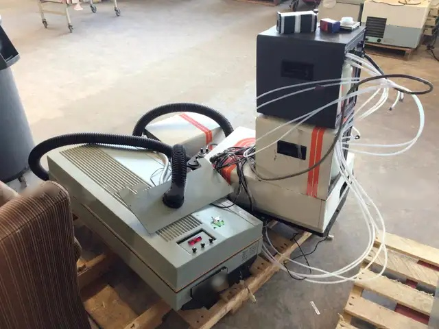 Photo Used VARIOUS Lot of laser equipment For Sale