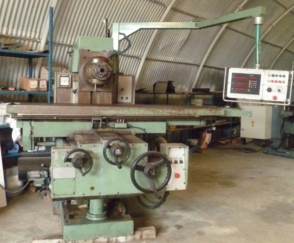 Photo Used VARIOUS Lot of milling machines For Sale