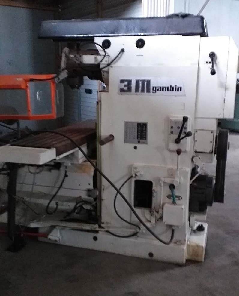 Photo Used VARIOUS Lot of milling machines For Sale