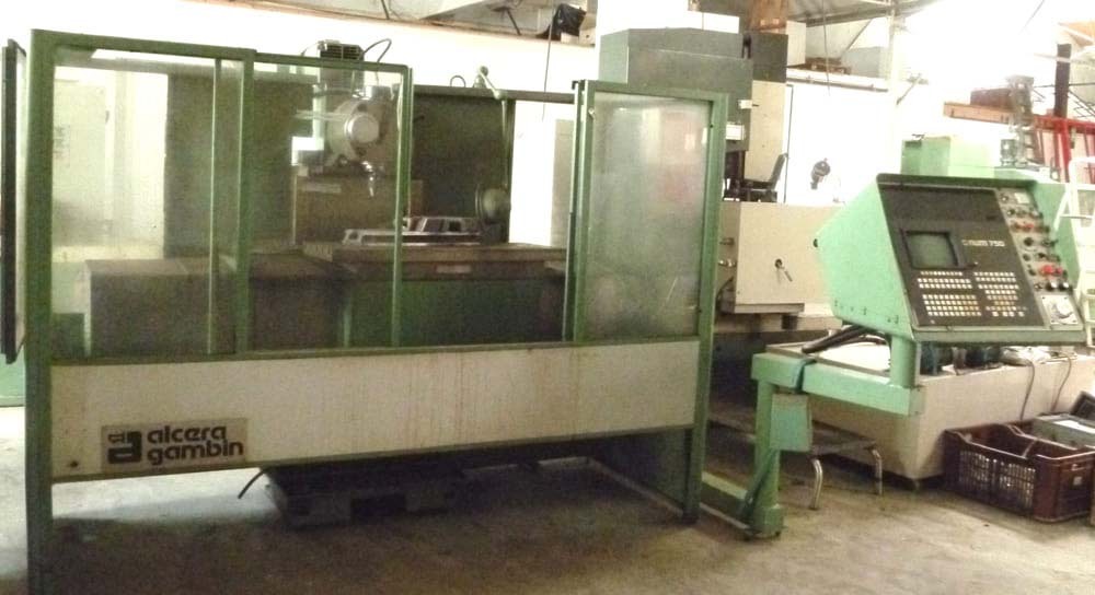 Photo Used VARIOUS Lot of milling machines For Sale