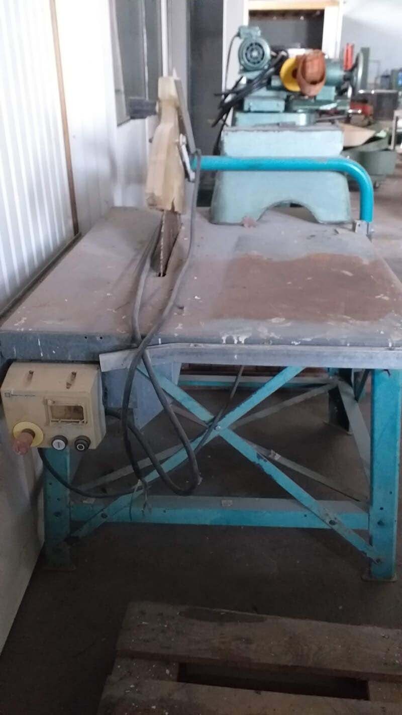 Photo Used VARIOUS Lot of milling machines For Sale