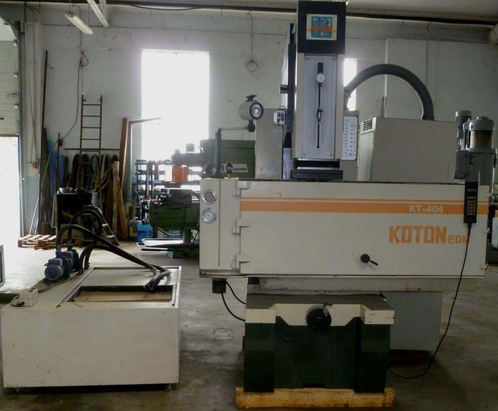 Photo Used VARIOUS Lot of milling machines For Sale