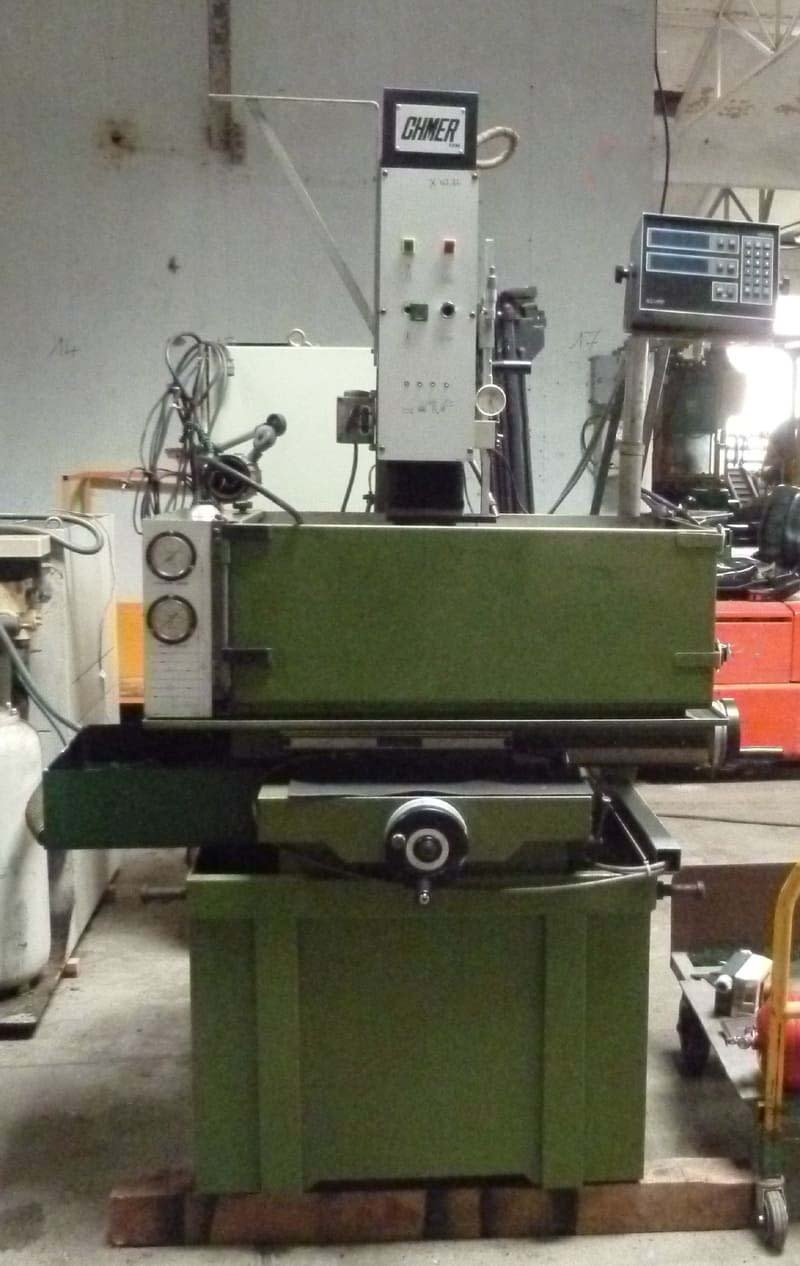 Photo Used VARIOUS Lot of milling machines For Sale