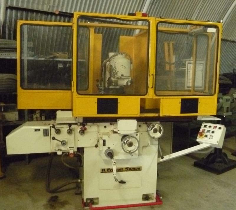 Photo Used VARIOUS Lot of milling machines For Sale