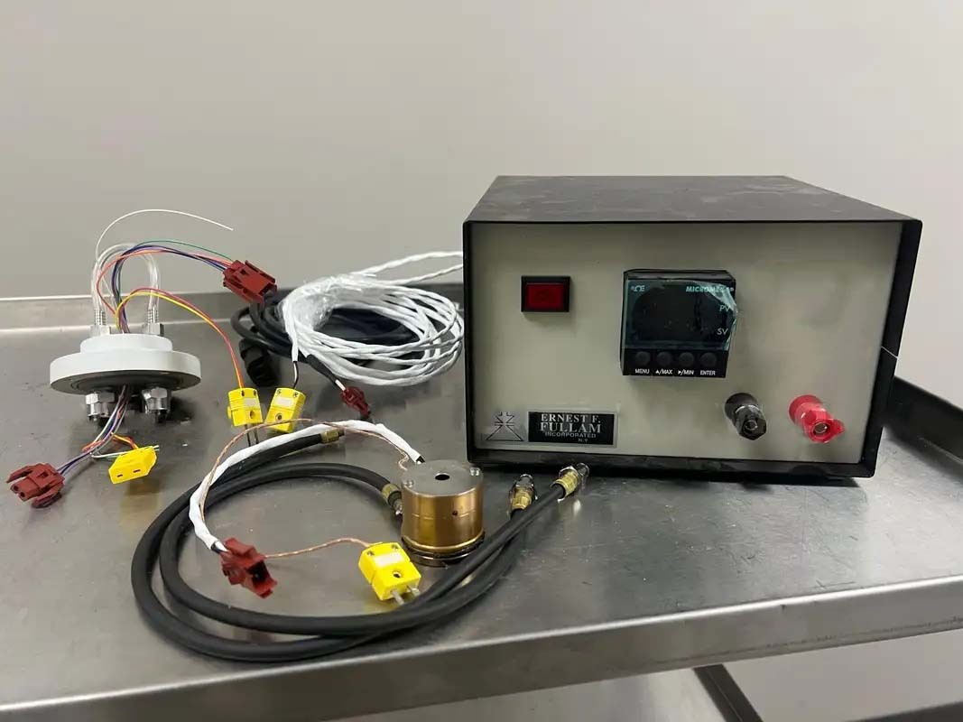 Photo Utilisé VARIOUS Lot of misc laboratory equipment À vendre