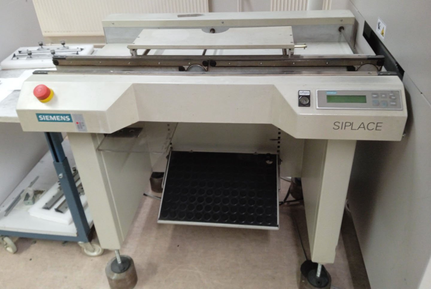 Photo Used VARIOUS Lot of pick and place machines For Sale