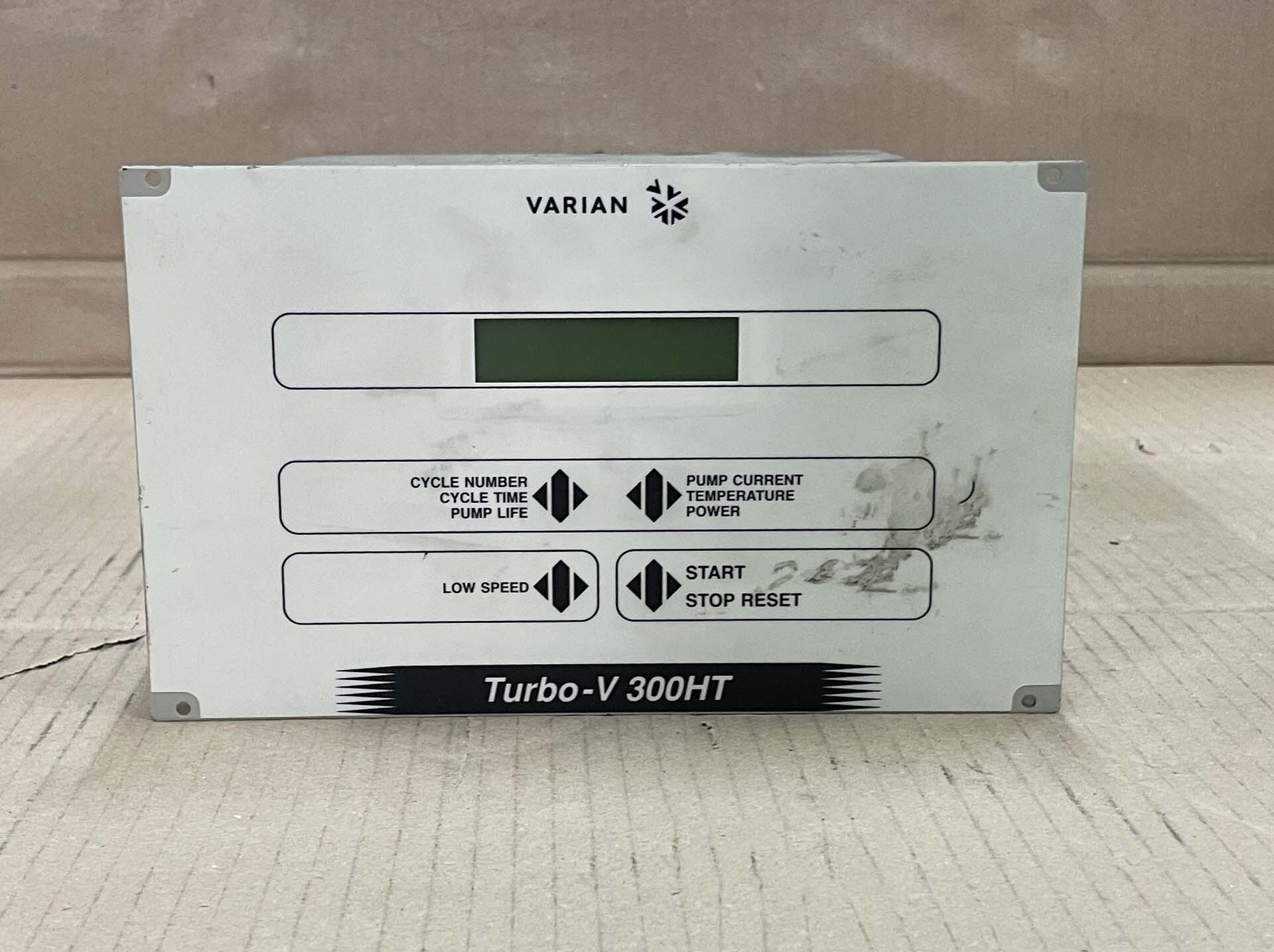 フォト（写真） 使用される VARIAN Lot of pumps 販売のために