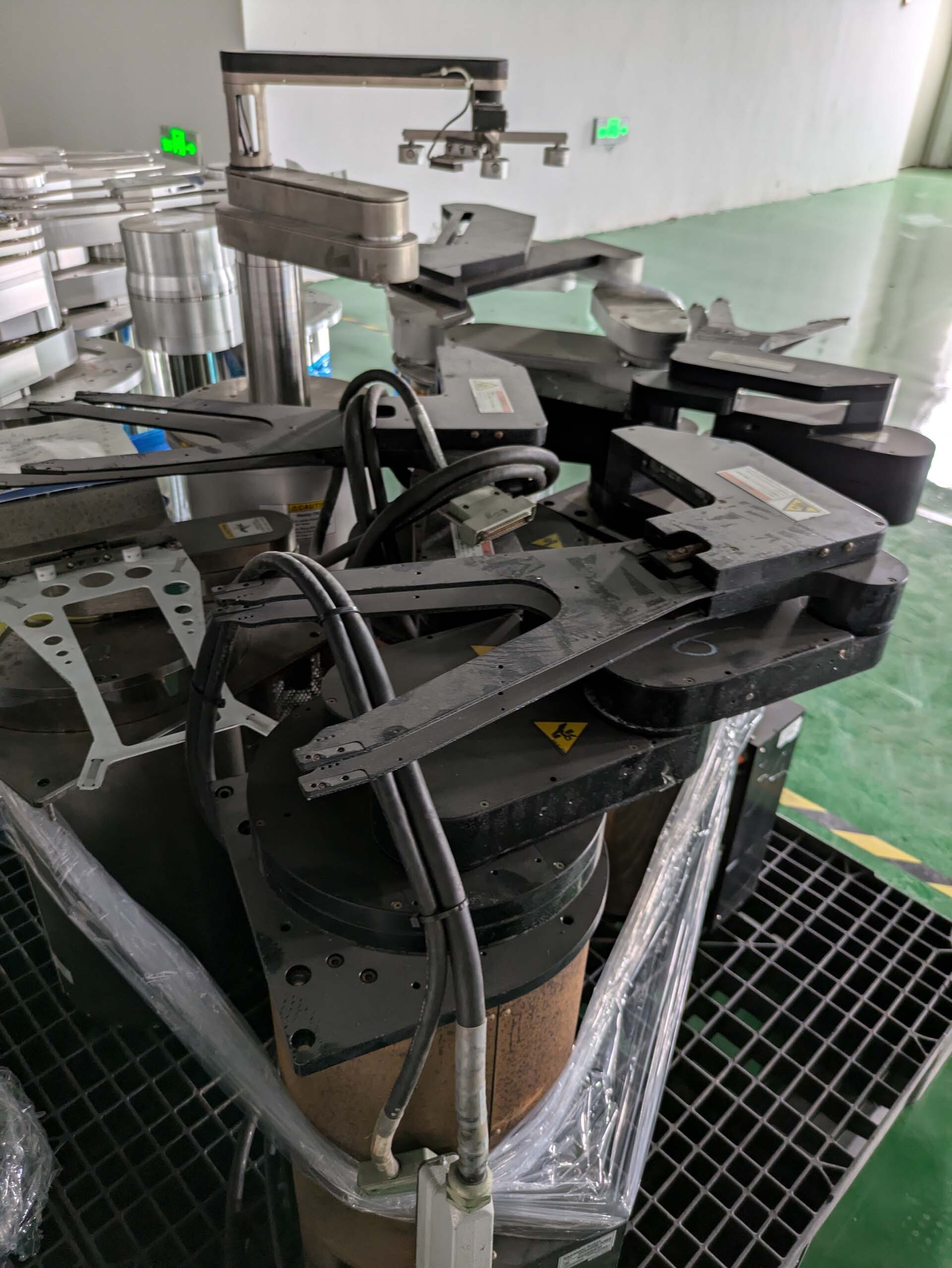 Photo Used VARIOUS Lot of robots For Sale