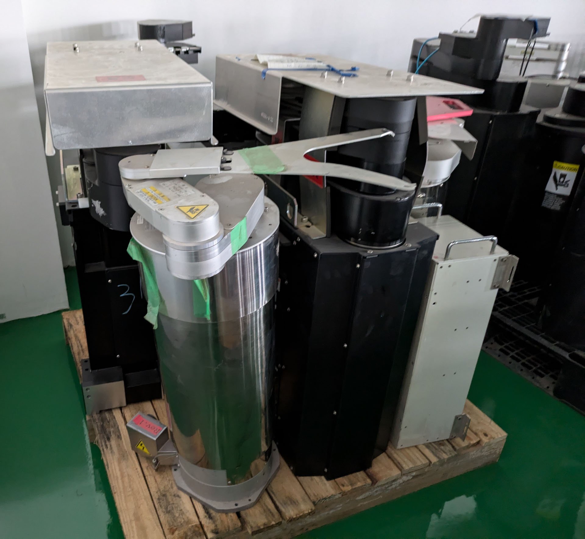 圖為 已使用的 VARIOUS Lot of robots 待售