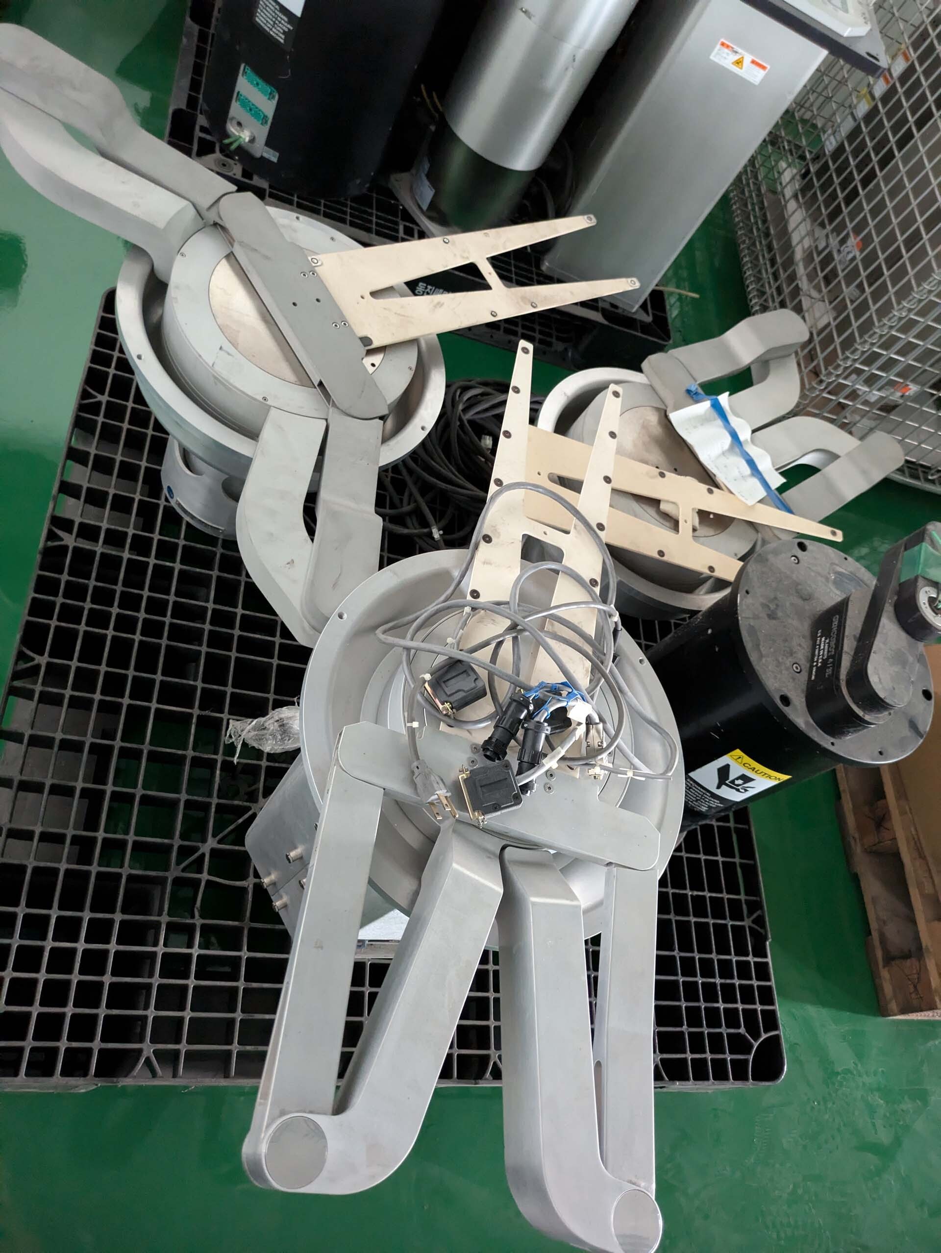 圖為 已使用的 VARIOUS Lot of robots 待售