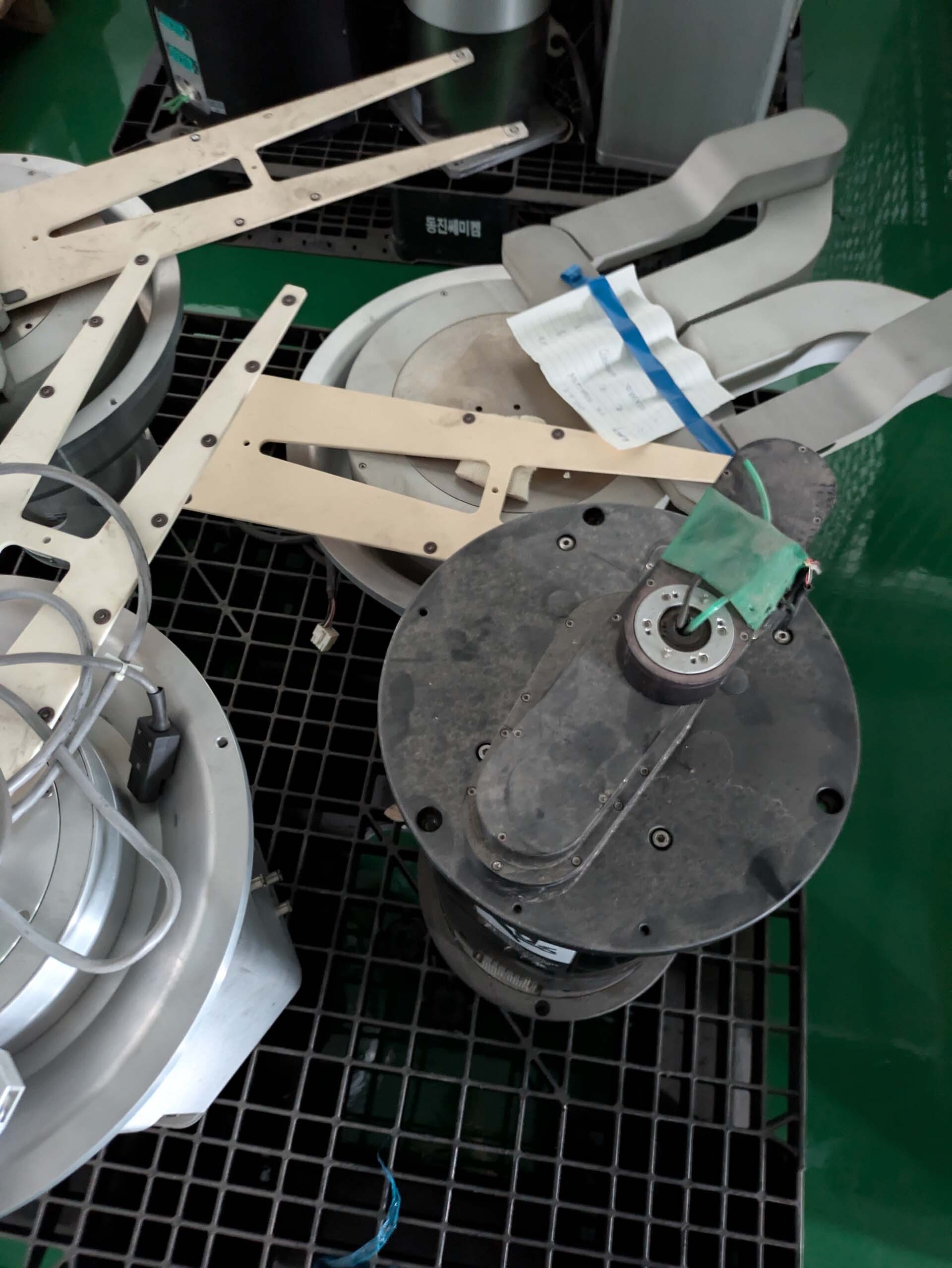 圖為 已使用的 VARIOUS Lot of robots 待售
