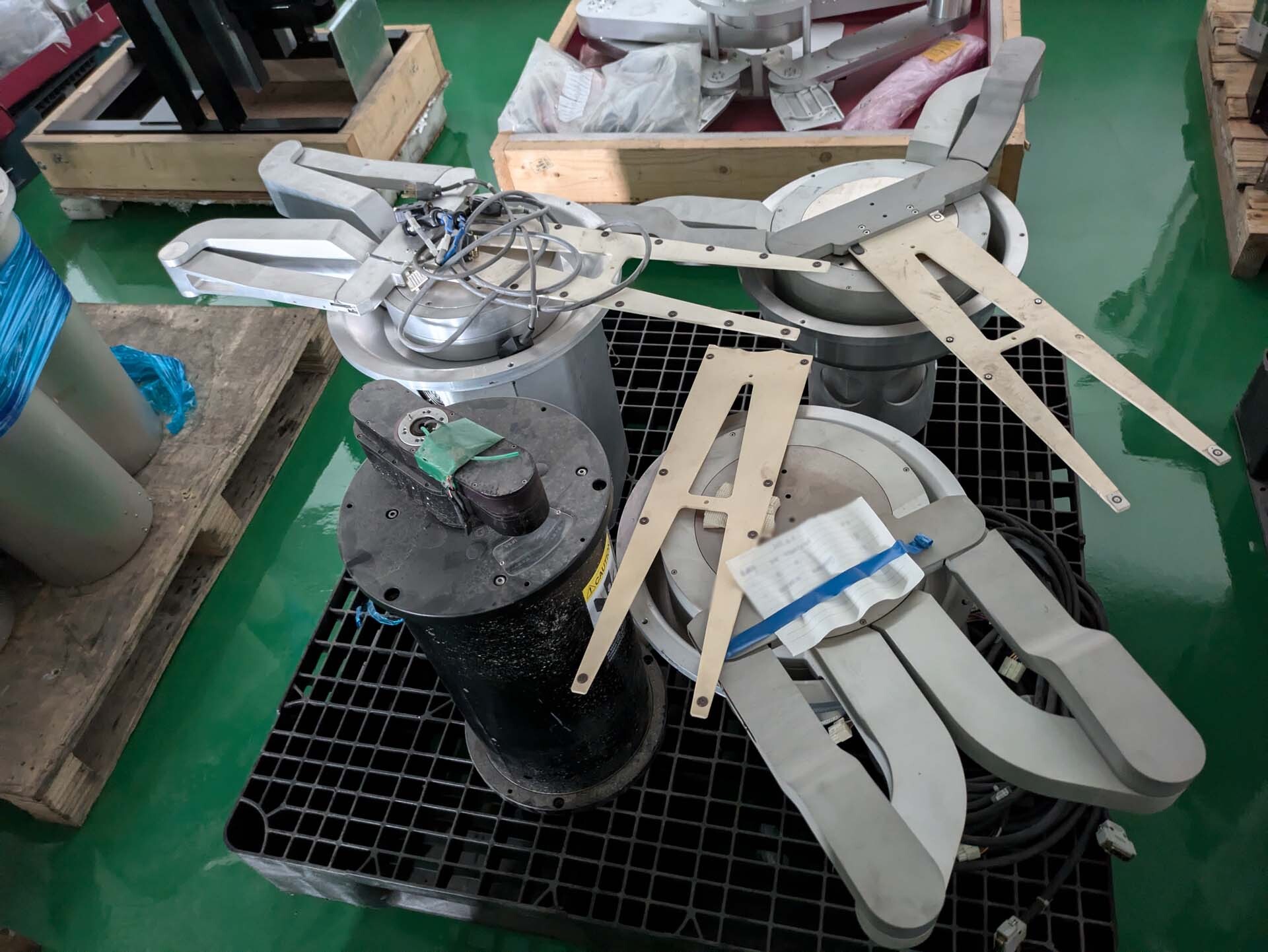 圖為 已使用的 VARIOUS Lot of robots 待售