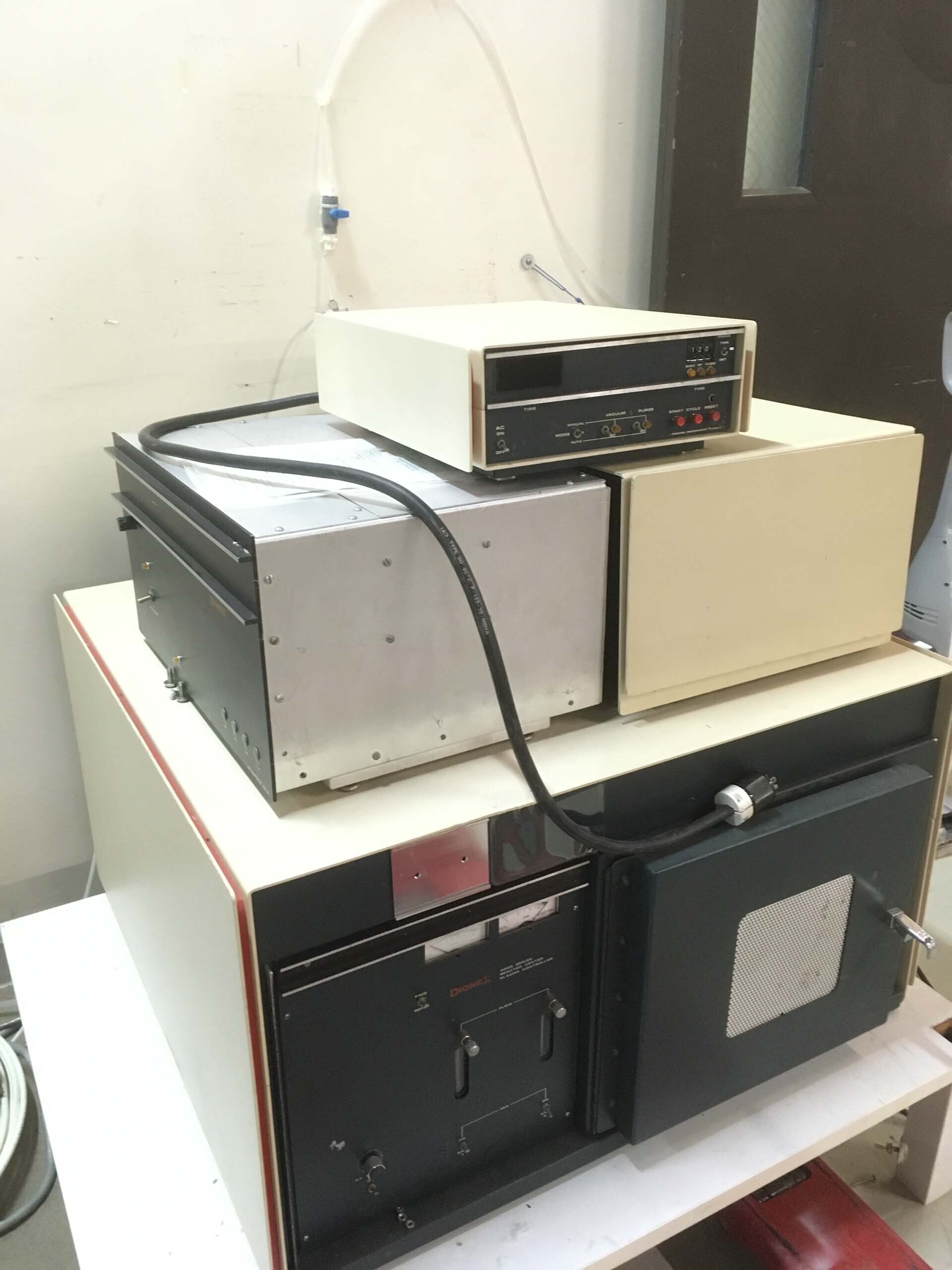 Photo Used VARIOUS Lot of ovens For Sale