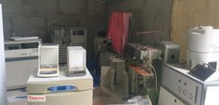 Photo Used VARIOUS Lot of laboratory equipment For Sale