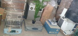 Photo Used VARIOUS Lot of laboratory equipment For Sale