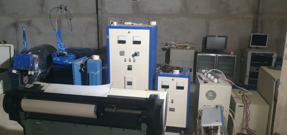 Photo Used VARIOUS Lot of laboratory equipment For Sale