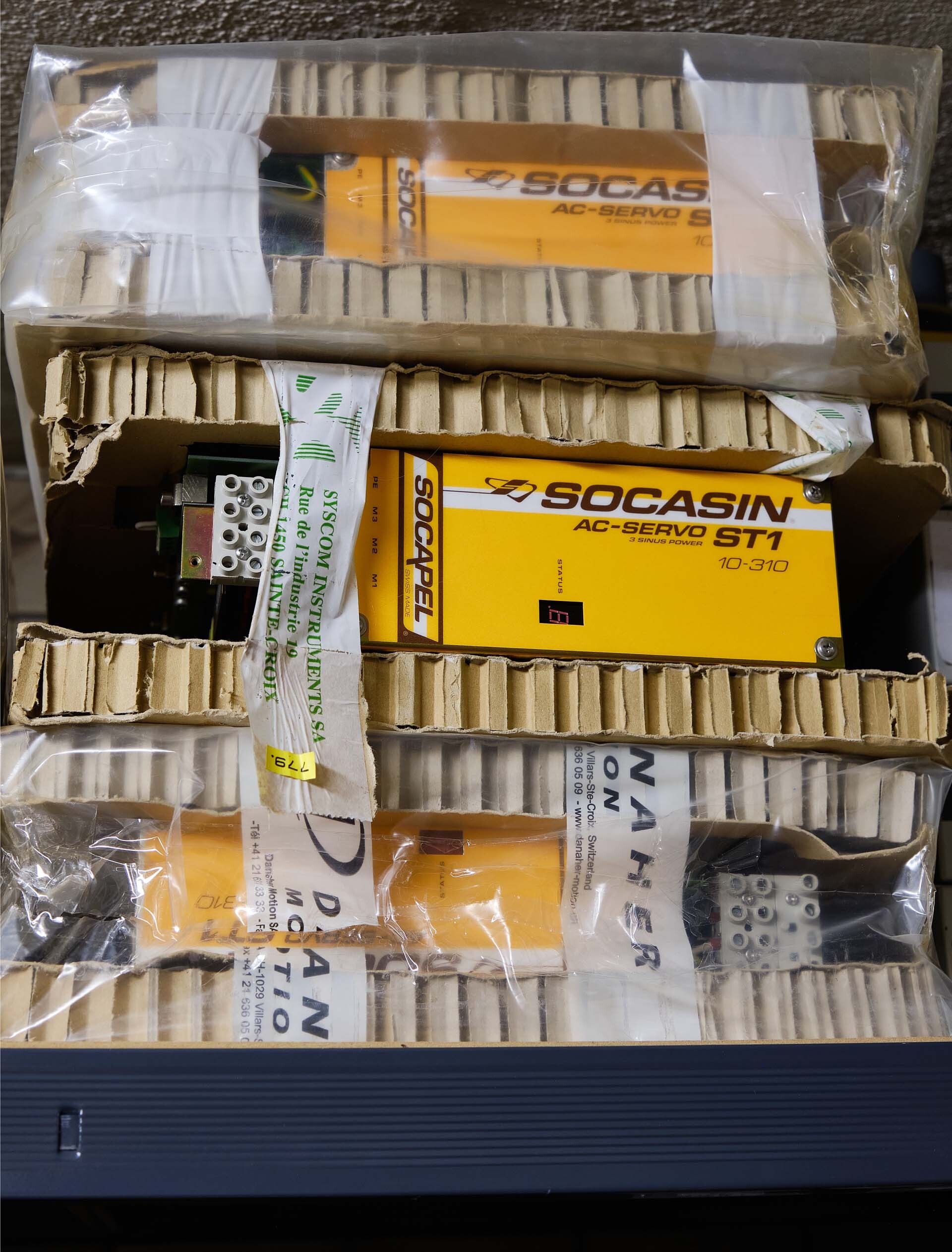 フォト（写真） 使用される VARIOUS Lot of spare parts 販売のために