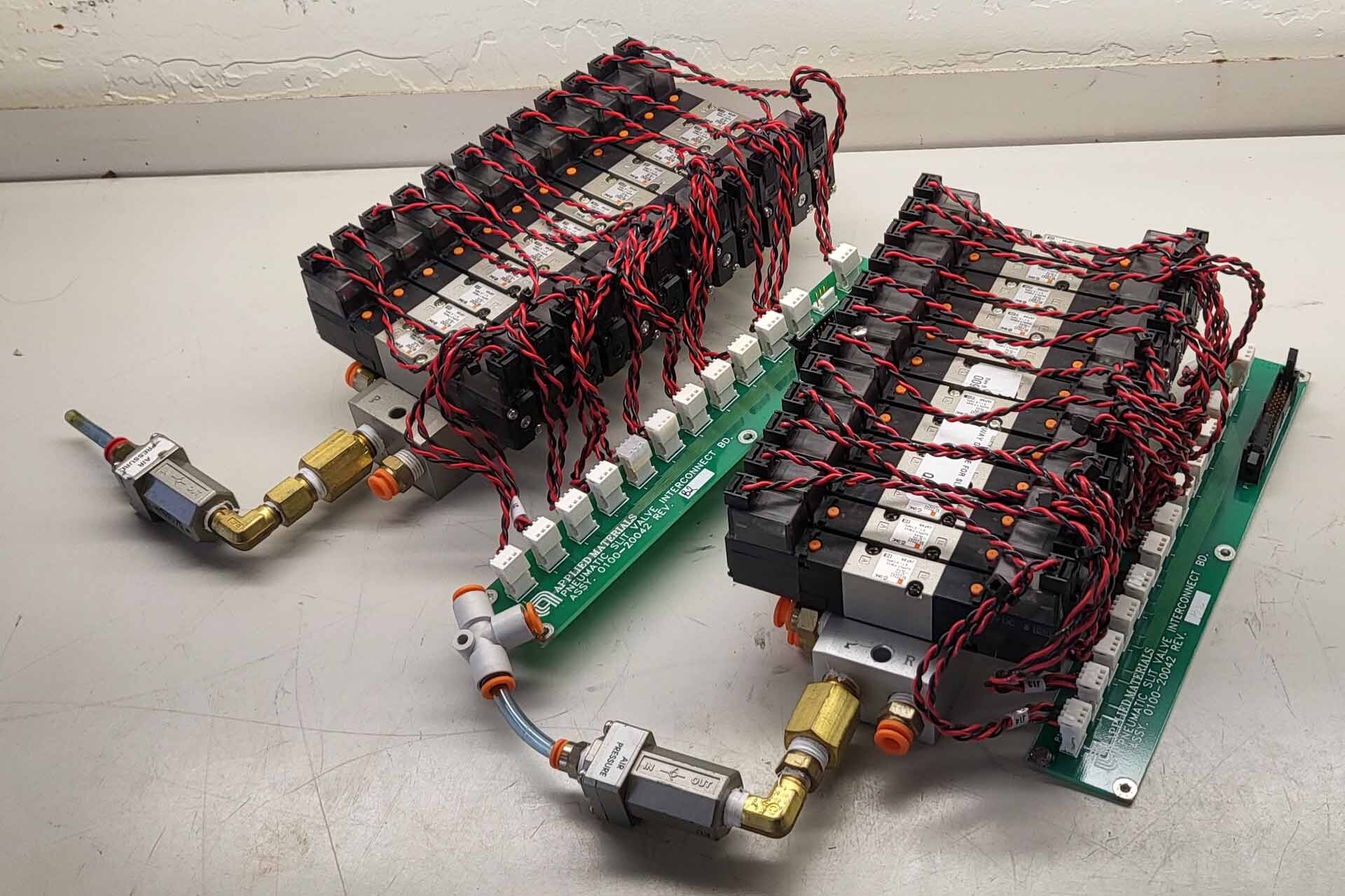 Photo Utilisé VARIOUS Lot of spare parts À vendre