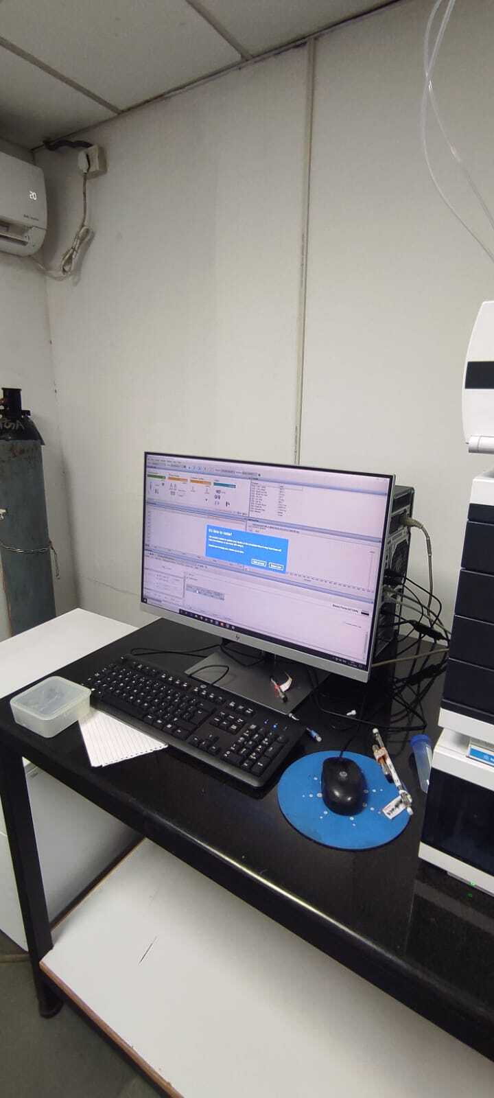 Photo Used VARIOUS Lot of equipment For Sale