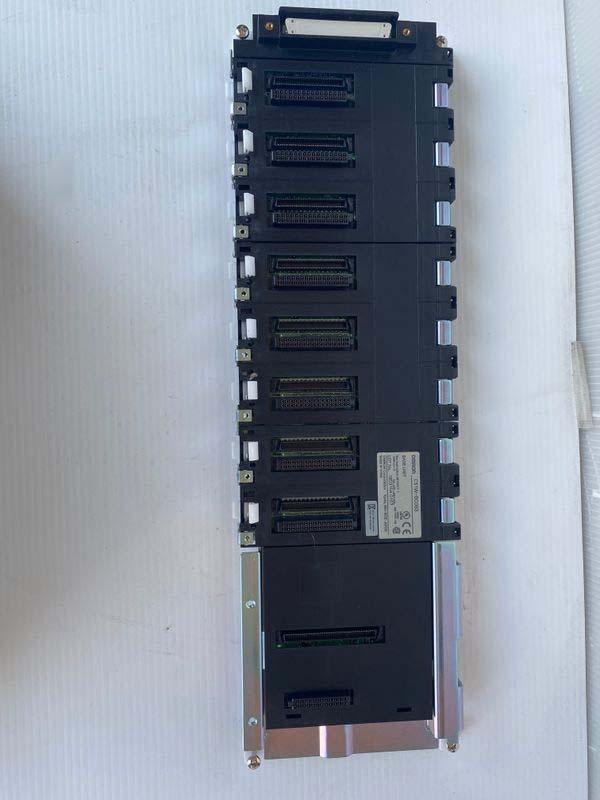 Photo Utilisé VARIOUS Lot of spare parts À vendre