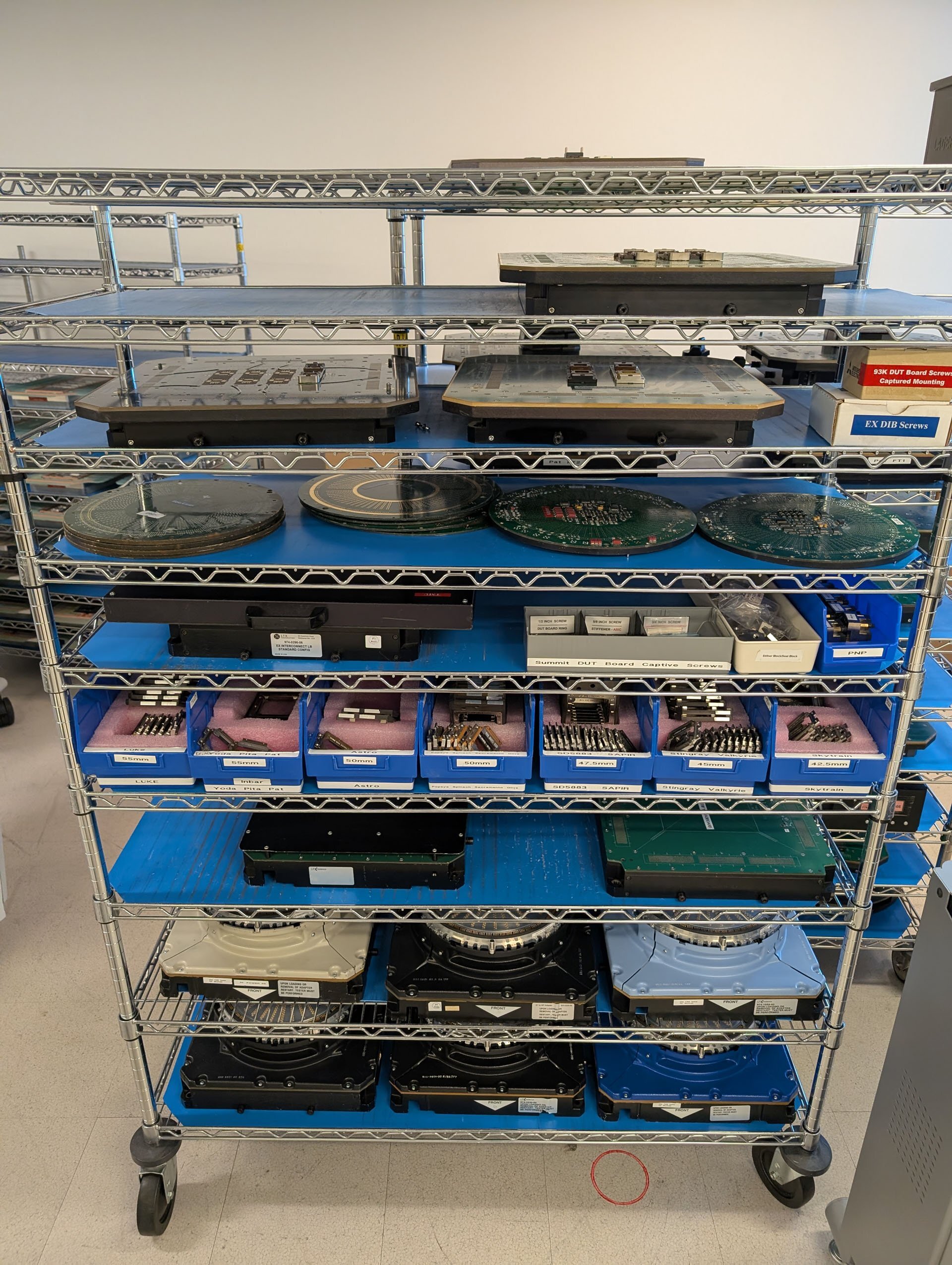 圖為 已使用的 VARIOUS Lot of spare parts 待售