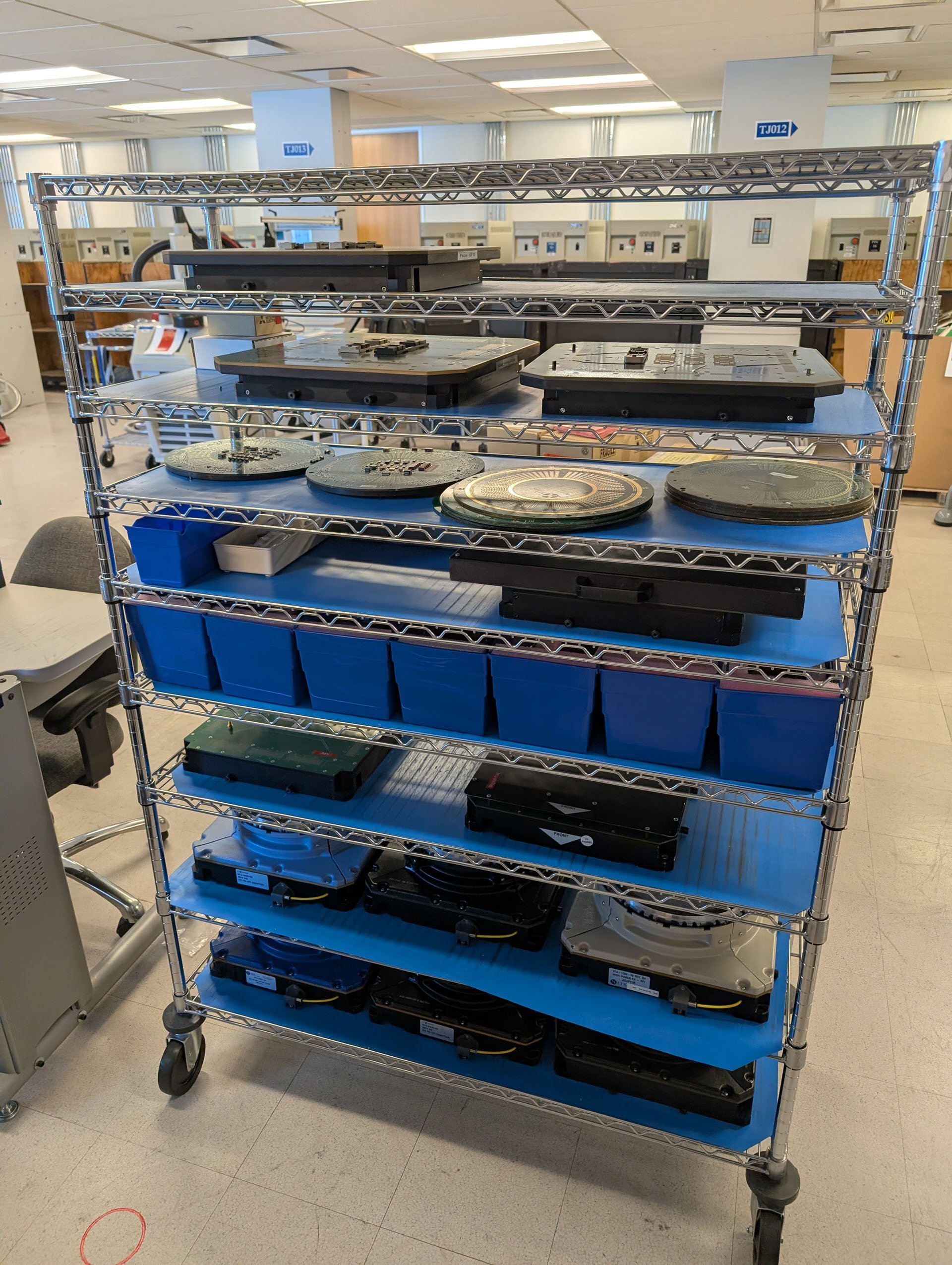 圖為 已使用的 VARIOUS Lot of spare parts 待售