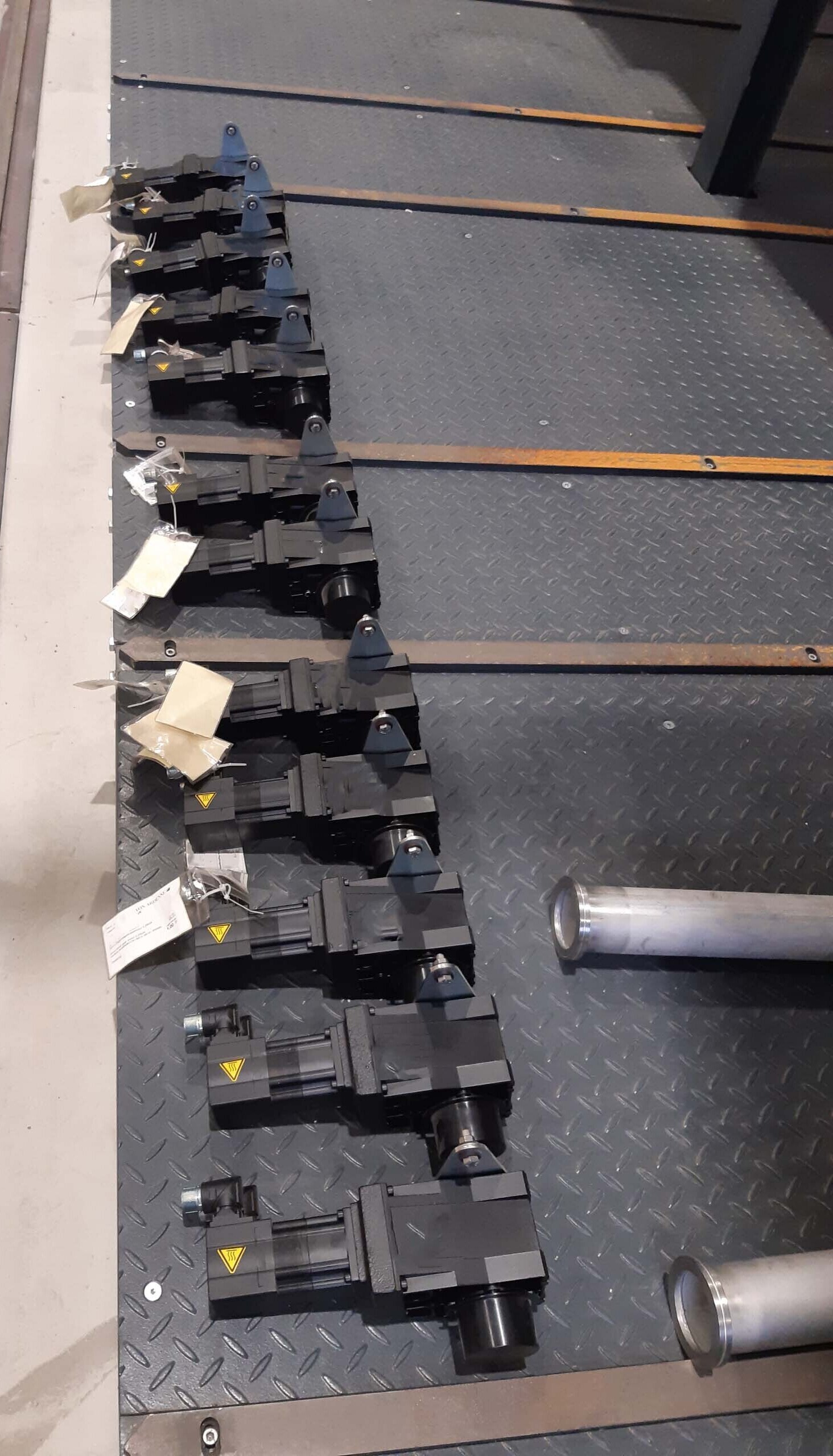 Foto Verwendet VARIOUS Lot of vacuum pumps Zum Verkauf