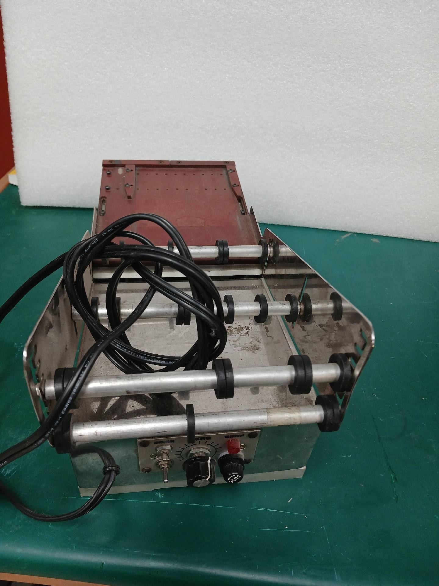 フォト（写真） 使用される VARIOUS Lot of vibratory stick feeders 販売のために