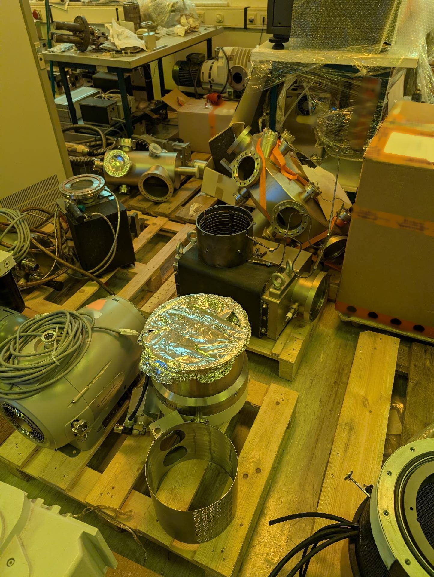 フォト（写真） 使用される VARIOUS Vacuum pumps 販売のために