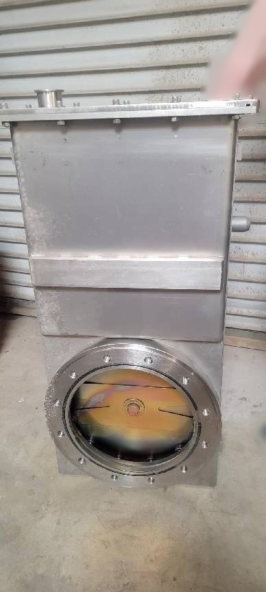 图为 已使用的 VAT Air‑actuated gate valve 待售