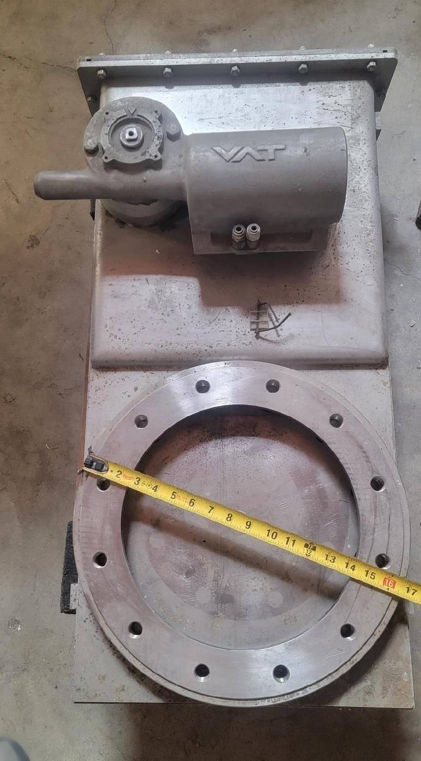 图为 已使用的 VAT Air‑actuated gate valve 待售