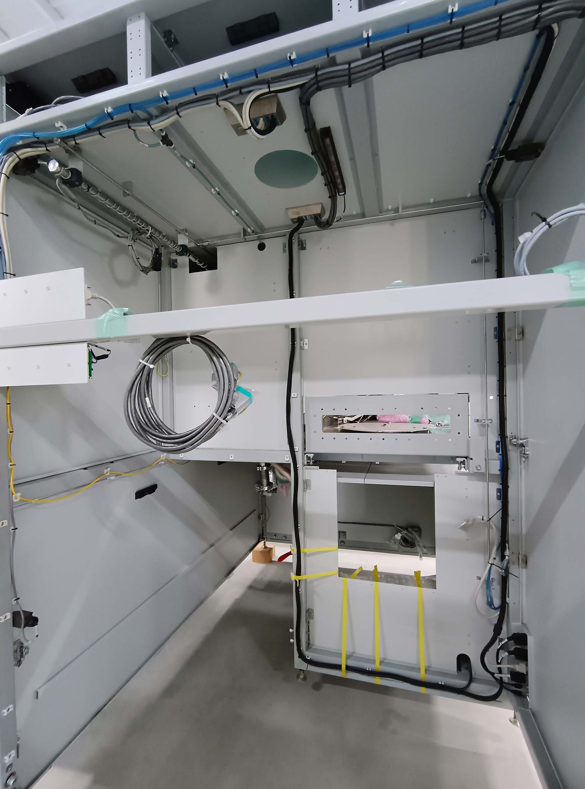 Photo Used VEECO / EMCORE K465 For Sale