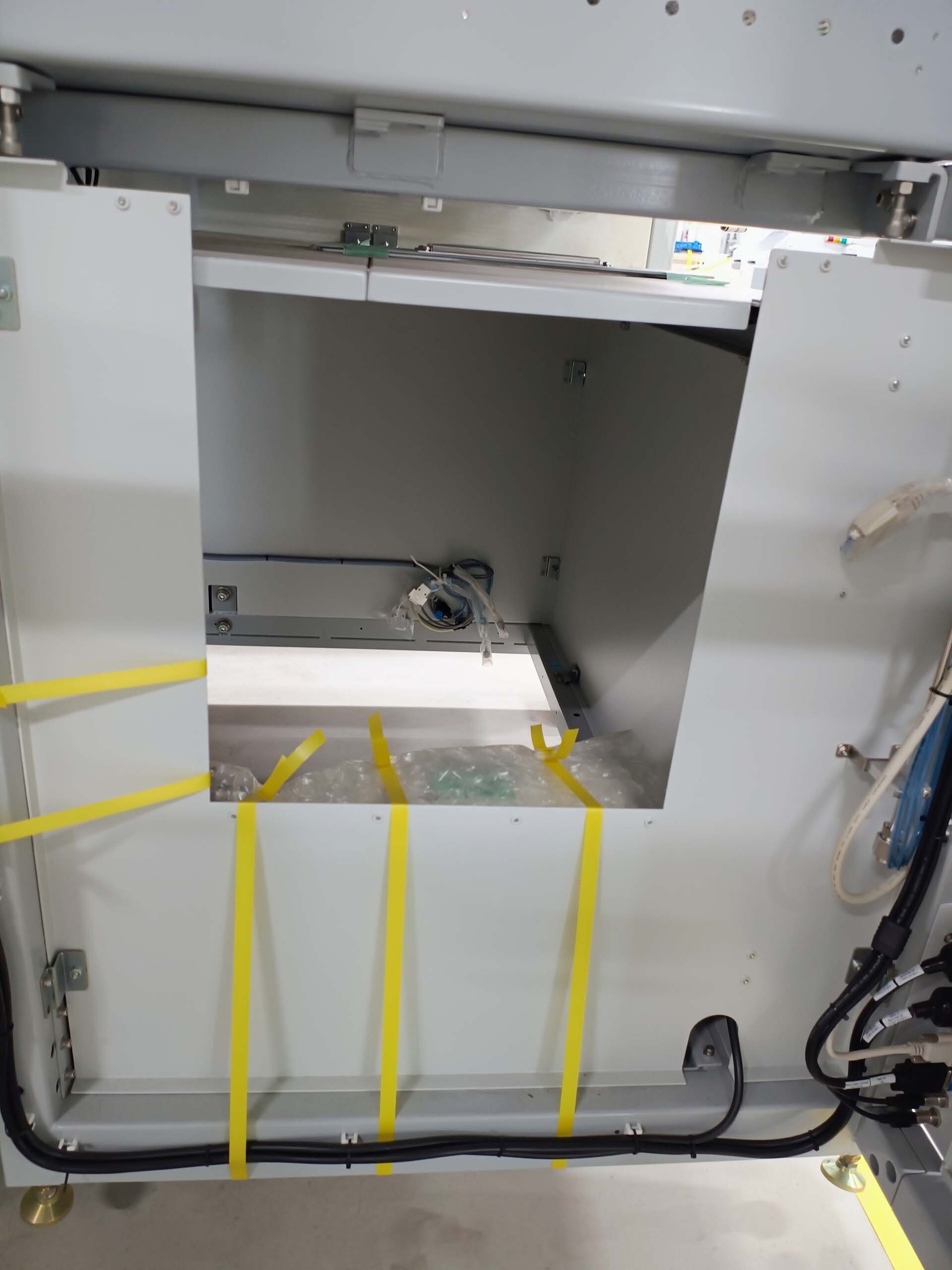 Photo Used VEECO / EMCORE K465 For Sale