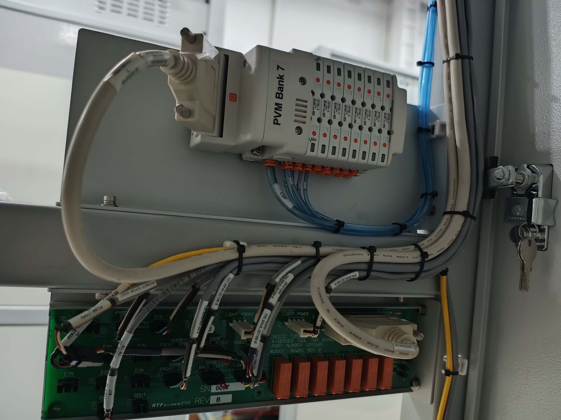 Photo Used VEECO / EMCORE K465 For Sale