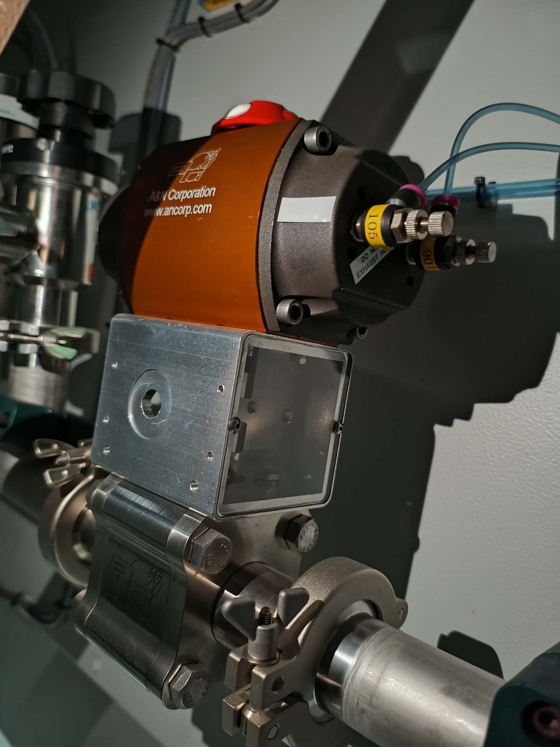 Photo Used VEECO / EMCORE K465 For Sale